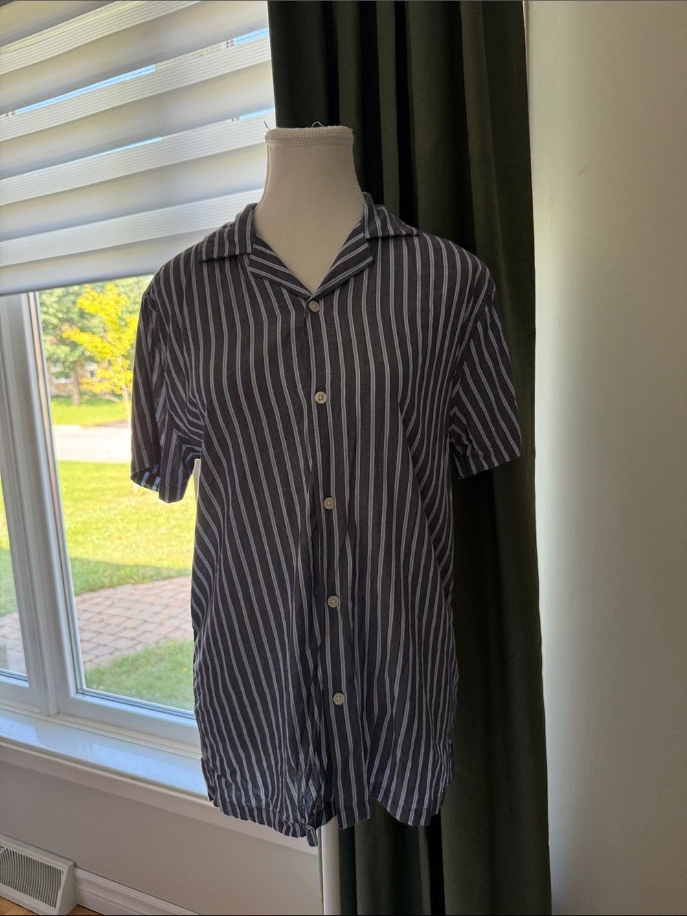 Abercrombie & Fitch Navy and White Vertical Stripe Short-Sleeve Button-Up Small